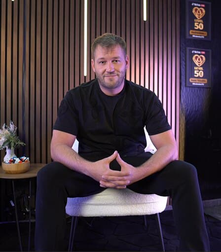 Frederic Dluzinski, Gründer von FDL IT, in seinem Studio