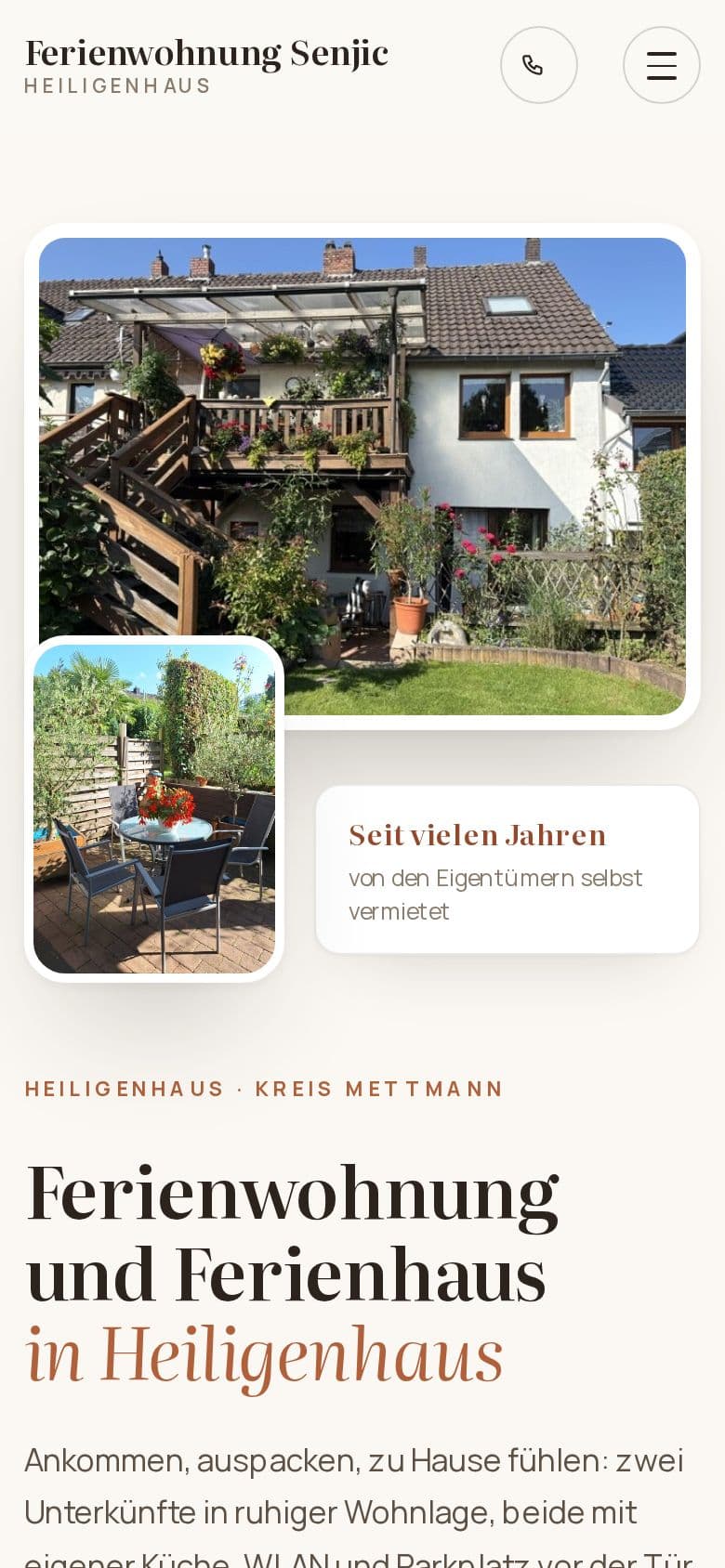 Startseite von fewo-heiligenhaus.de auf dem Smartphone mit Gartenansicht des Hauses und Anruf-Knopf in der Kopfleiste